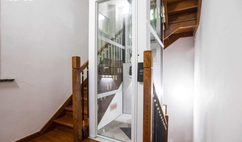 kalea_lift_middle_of_stair01 (4)