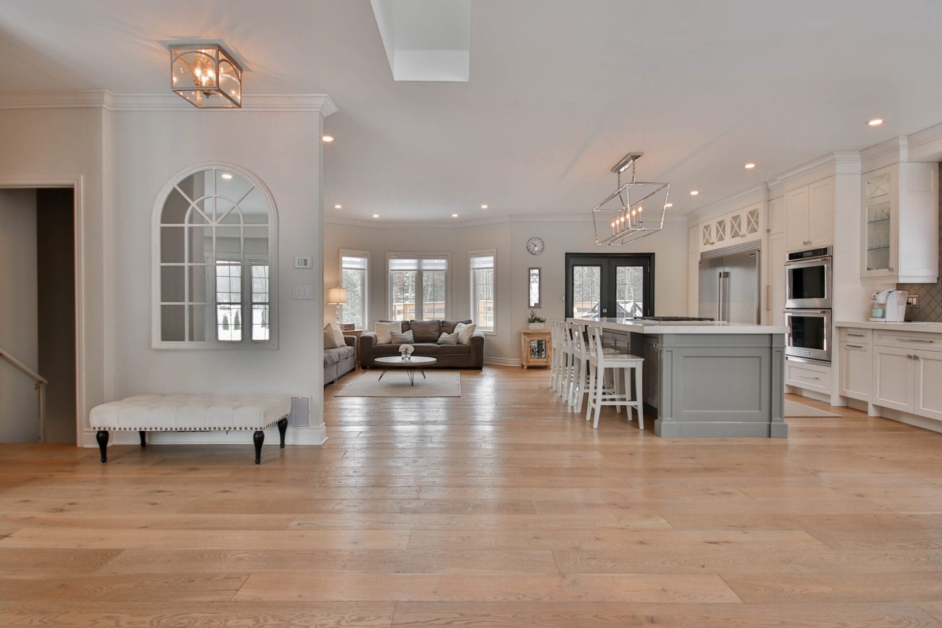 woodenfloor-in-a-big-space
