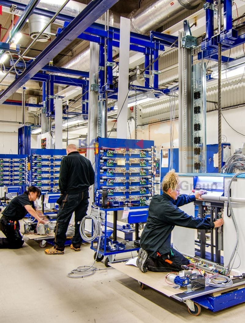 โรงงานลิฟท์ Gdansk, Poland โรงงานของเราในเมืองGdansk ประเทศโปรแลนด์ เปิดดำเนินการในปี 2022 โดยทำหน้าที่เป็นศูนย์กลางสนับสนุนโรงงานในสวีเดนของเรา โดยมุ่งเน้นที่การผลิตชิ้นส่วนลิฟต์ที่สำคัญ เช่น ราวจับ นอกจากนี้ โรงงานแห่งนี้ยังมีศูนย์ฝึกอบรมด้านเทคนิคสำหรับช่างเทคนิคอีกด้วย โดยโรงงานแห่งนี้ให้บริการตลาดยุโรปเป็นหลักผ่านโรงงานในเมืองGävle, ประเทศสวีเดน