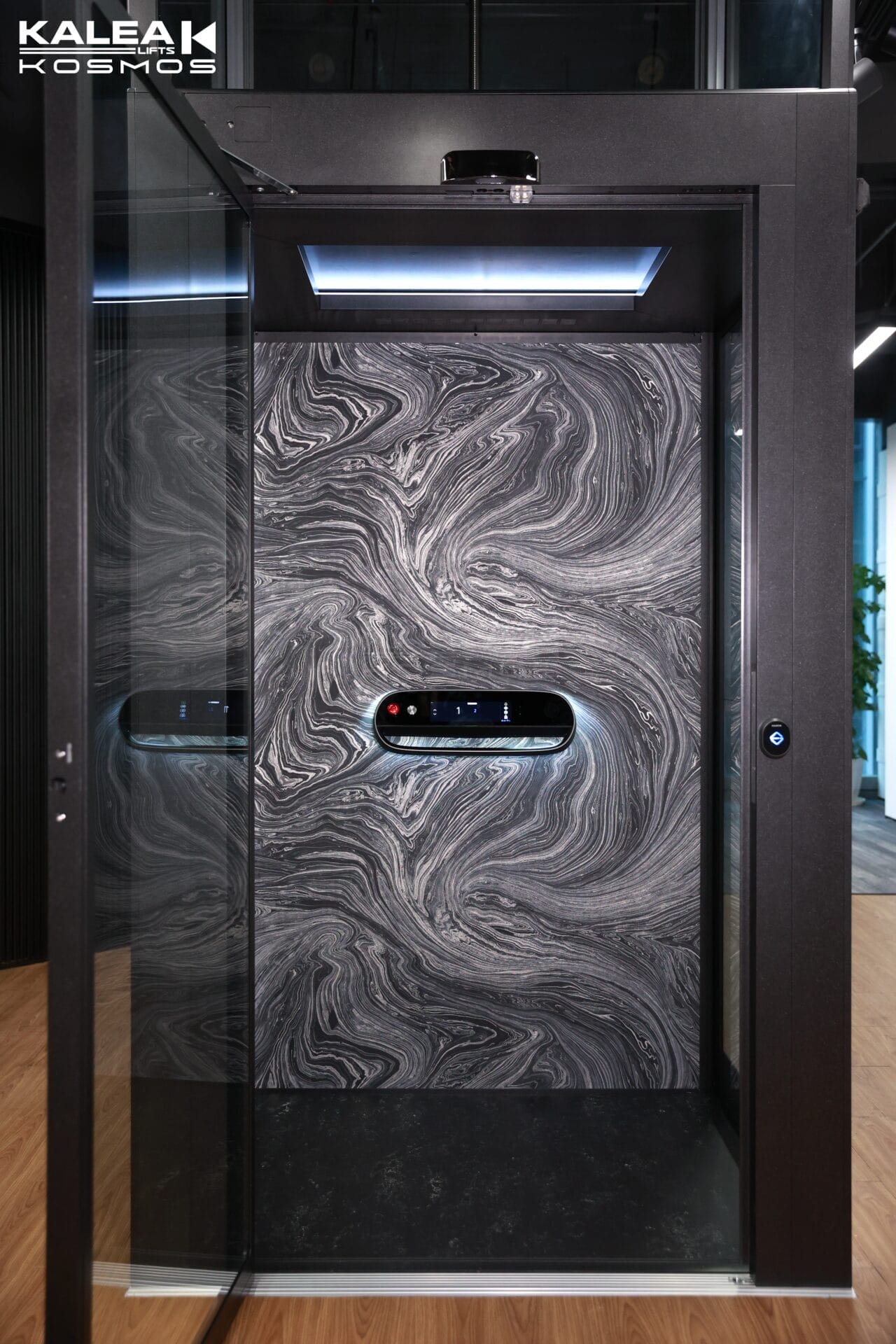 Umbra +Black 6 Umbra +Black 6