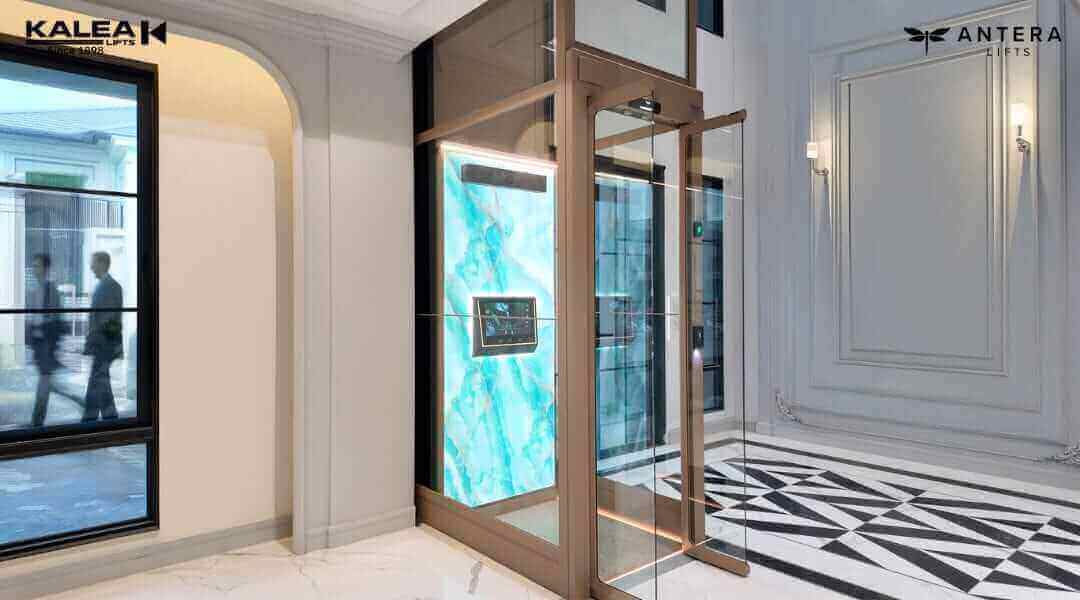 ANTERA Z85 เป็นลิฟต์แพลตฟอร์มแบบ High Back มาพร้อมปล่องลิฟต์